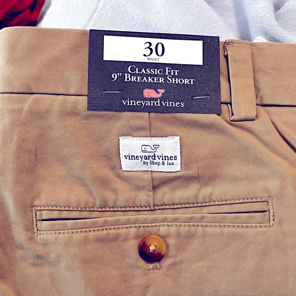 Vineyard Vines men’s dark khaki shorts 9’